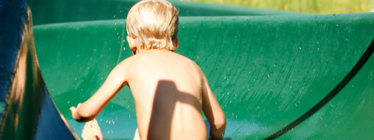 Natürlich bietet der Wasserpark Russbach neben den vielen Kinderattraktionen auch eine Wasserrutsche
