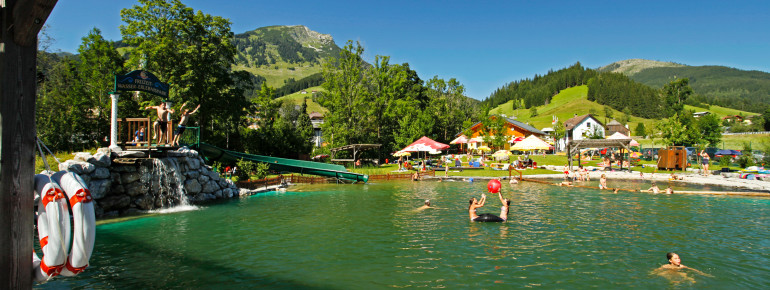 Der Wasserpark Russbach bietet nicht nur Spaß für Groß und Klein, sondern auch ein tolles Panorama