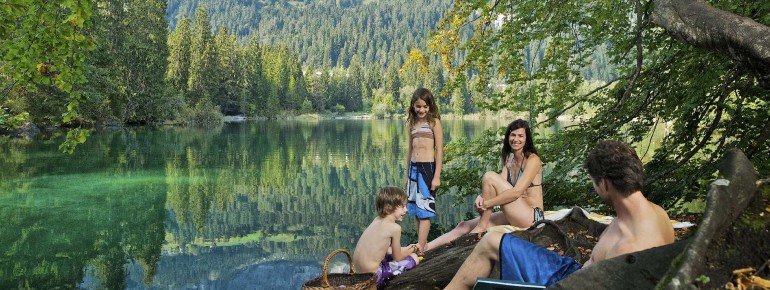 Der Natursee ist ein ideales Ausflugsziel für die ganze Familie.