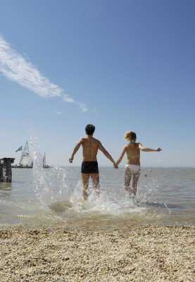 Durchschnittlich ist der See im Sommer etwa 23 Grad Celsius warm