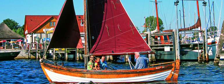 Boote können Urlauber beim Poeler Forellenhof mieten.