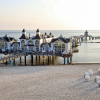 Die Seebrücke Sellin ragt 394 Meter in die Ostsee und ist ein beliebter Aussichtspunkt für Besucher.
