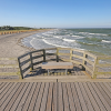 Von der Seebrücke aus bietet sich ein weiter Blick über die Ostsee und die Küstenlandschaft.