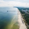 Eingebettet zwischen Ostsee und Achterwasser erstreckt sich der Strand von Zinnowitz entlang der Nordküste Usedoms.