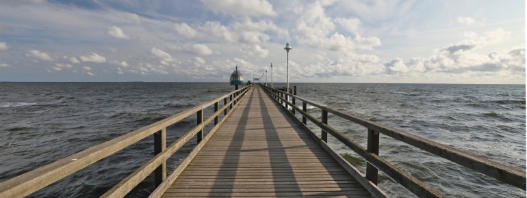 Ein Spaziergang auf der Seebrücke gehört in Zinnowitz einfach dazu – besonders bei Sonnenuntergang.
