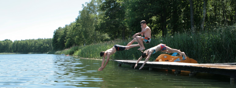 Am Ranziger See gibt es sowohl Sand- als auch Grasstrände.