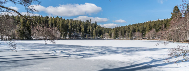 Auch im Winter ist der Schlüchtsee einen Besuch wert.
