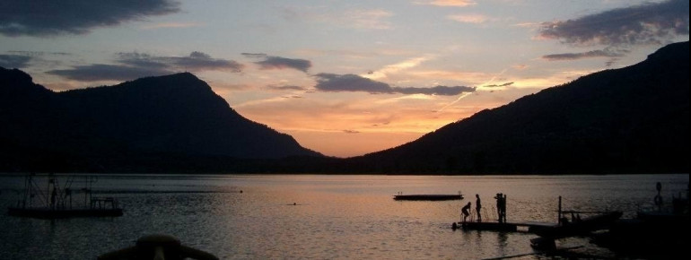 Traumhafter Sonnenuntergang über dem Lauerzersee