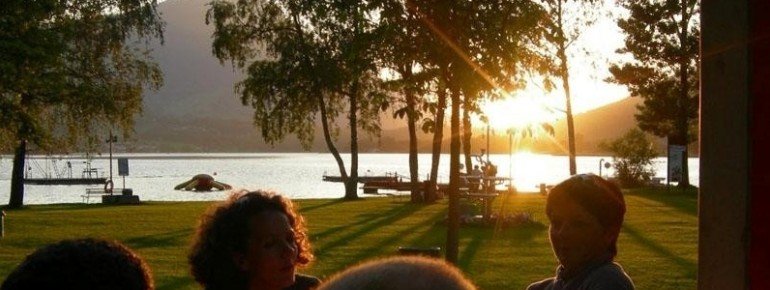 Den Sonnenuntergang in der Badi Bar genießen