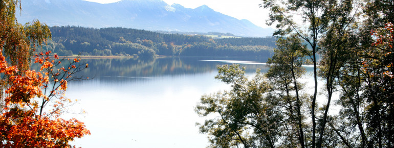 Auch im Herbst ist der See einen Ausflug wert.