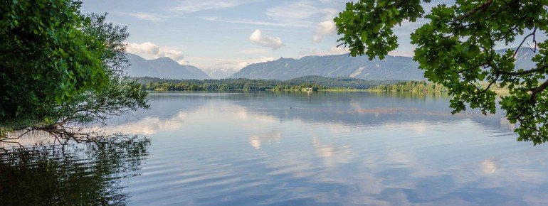 Blick in RIchtung Süden über den Staffelsee mit den Alpen im Hintergrund
