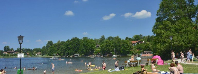 Blick von der Murnauer Bucht in Richtung Badebereich des Murnauer Strandbads