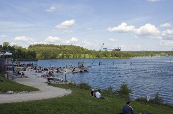 Der Steinberger See mit der Wakeboard- und Wasserskianlage