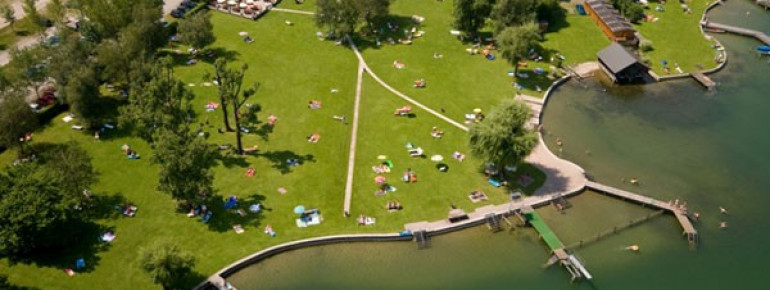 Blick auf das Strandbad in Obertrum.