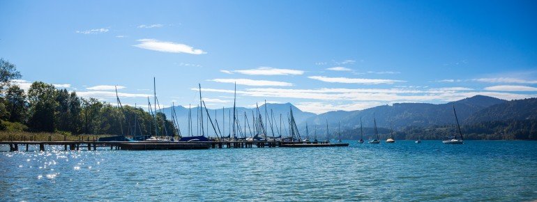 Vom Strandbad Seeglas hast du einen tollen Blick auf den Tegernsee.