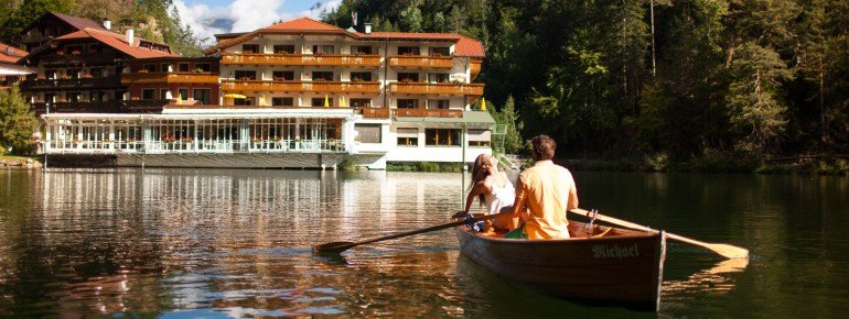 Der See lässt sich auch mit dem Ruderboot erkunden