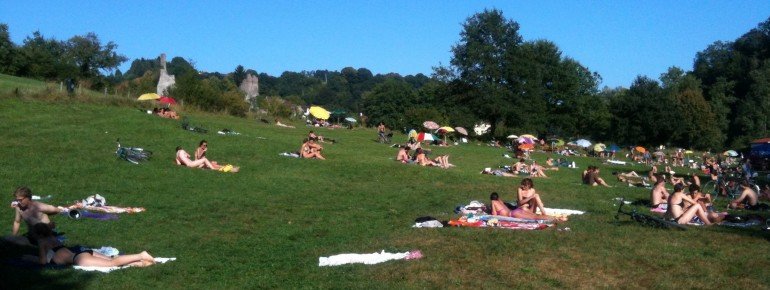 Wunderschöne Liegeflächen mit Blick auf die Burgruine Hals, die im 11. Jahrhundert zum ersten mal erwähnt wurde