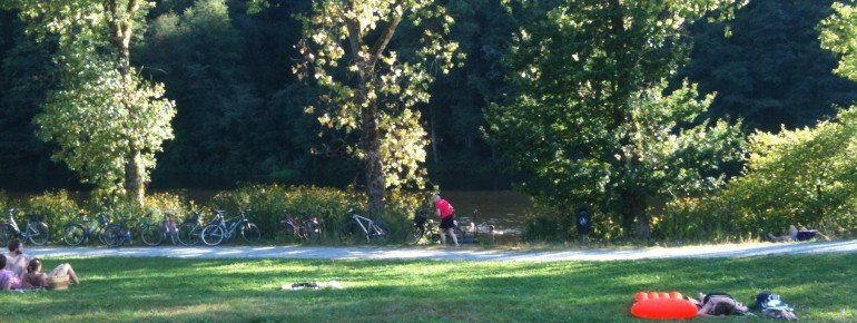 Von der Passauer Innenstadt braucht man mit dem Fahrrad ca. 15-20 Minuten zum See