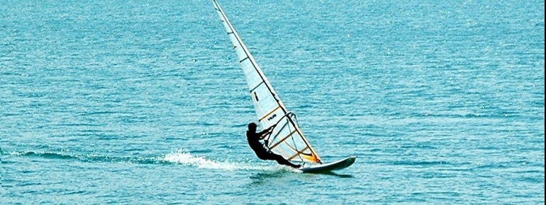 Windsurfer am Westufer des Walchensees