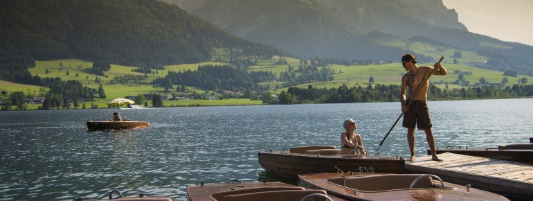 Besonders gut lässt sich der See bei einer Bootstour erkunden