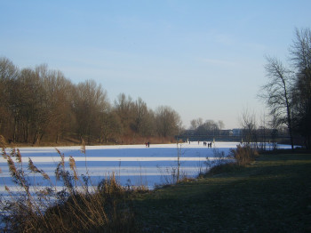 Wenn das Wetter mitspielt, kannst du im Winter auf dem Werdersee sogar Eislaufen.