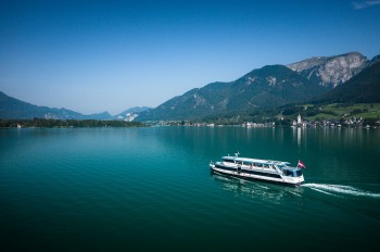 Eine Schifffahrt verbindet die Orte rund um den Wolfgangsee.
