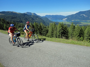 Der Wolfgangsee lockt mit vielfältigem Freizeitangebot. Dazu gehören auch Mountainbiketouren.