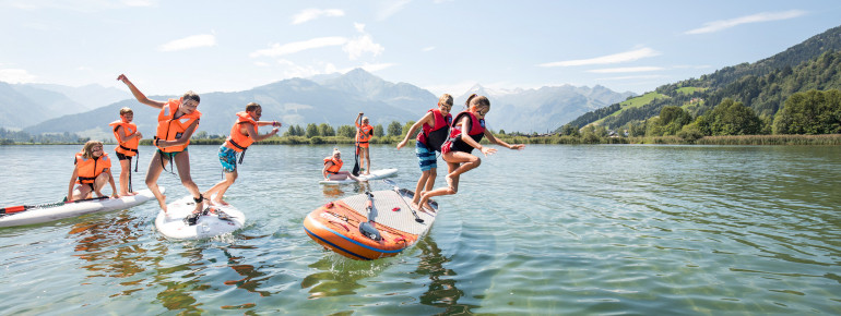 Nicht nur Erwachsene auch Kinder lieben das Stand-up-Paddeling auf dem Zeller See.