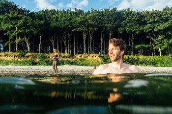 Thanks to regular inspections and the prestigious Blue Flag award, you can enjoy excellent water quality in Nienhagen.