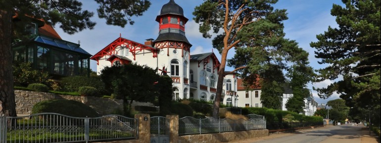 Historic villas, well-kept paths and sea views make the Zinnowitz promenade particularly attractive.