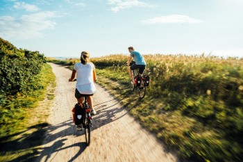 The well-developed network of paths around Wustrow is ideal for cycling tours along the coast.