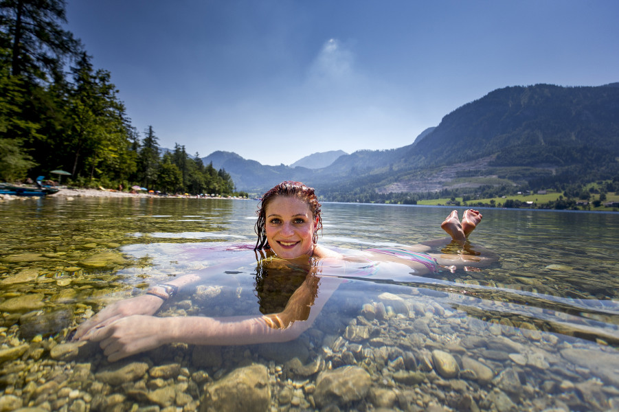 Swimming Lake Grundlsee • Bathing • Water Temperature