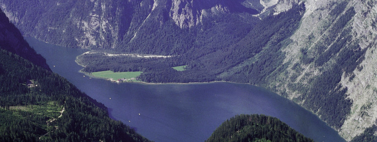 Mountain Jenner is located right by lake Königssee. Since August 2018, a new gondola takes you to the top.