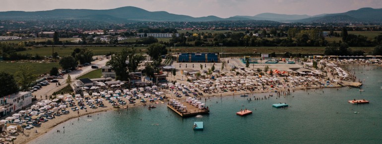 At Lupa Beach, visitors can enjoy white sand, turquoise blue water and a real beach feeling just a few kilometers from Budapest.