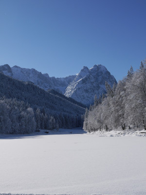 Riessersee is a popular destination even in winter.