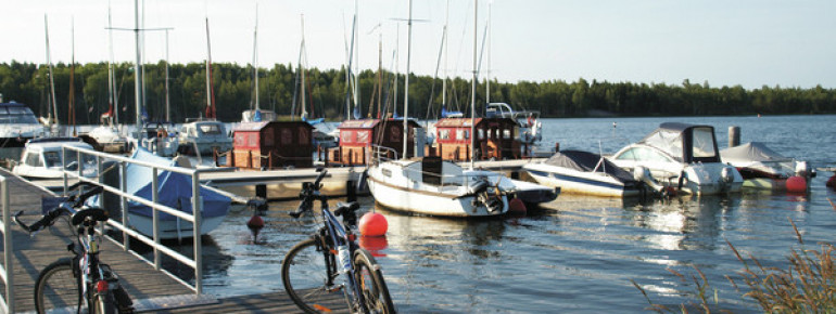 Bike paths lead around the lake and into the Lusatian Lakeland.