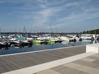 Boat moorings are available at the Senftenberg city harbor, among other places.