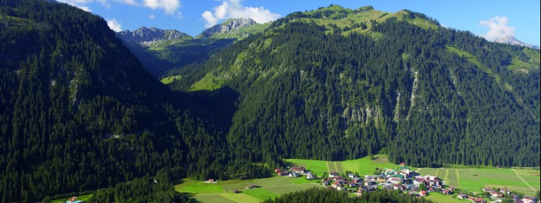 Lake Vilsalpsee is idyllically nestled in the Tannheim Valley.