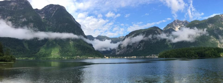 Ein Fjord mitten in den Alpen: Der Hallstätter See im Salzkammergut