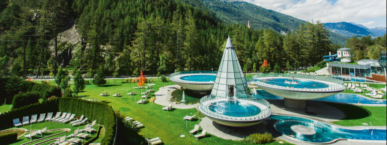Blick auf die Therme Aqua Dome