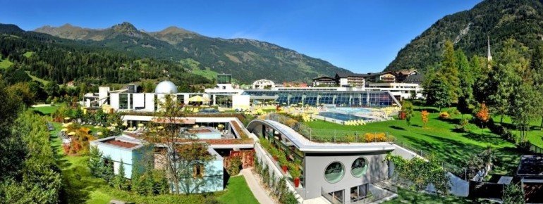 Die idyllisch gelegene Alpentherme