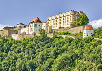 Die Veste Oberhaus thront hoch über Passau.