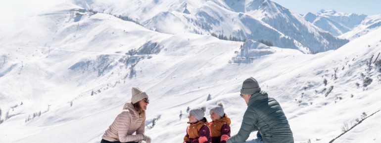 Familienwanderung im Winter