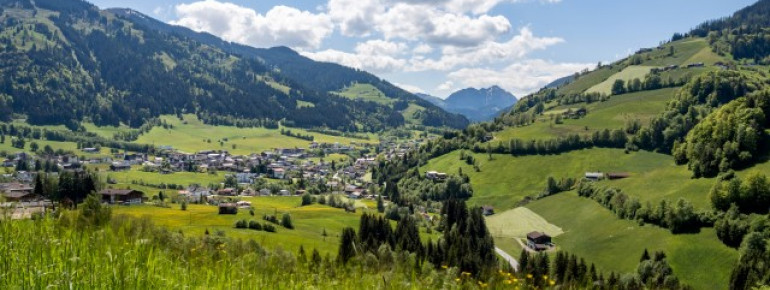 Tal Wildschönau Blick auf das Dorf Niederau