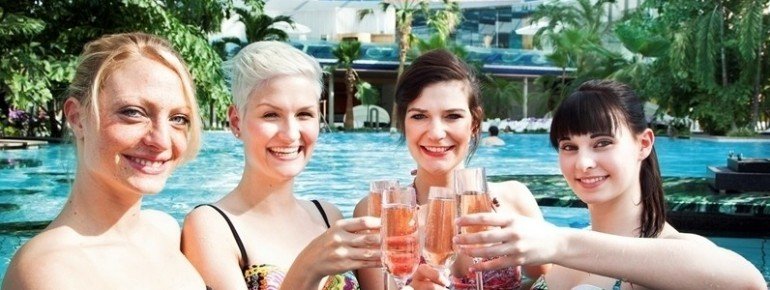 Poolbar in der Palmenoase