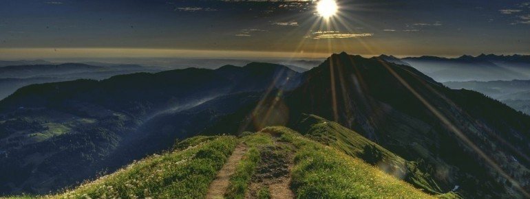 Sonnenaufgang mit Blick auf das Rindalphorn