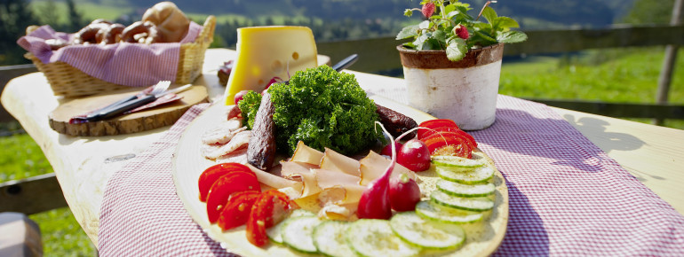 Deftige Hüttenbrotzeit