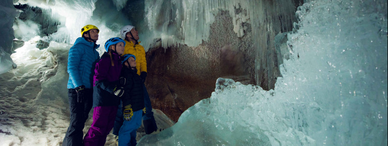 Im Natur Eis Palast tauchst du in die Eiswelt des Hintertuxer Gletschers ein.