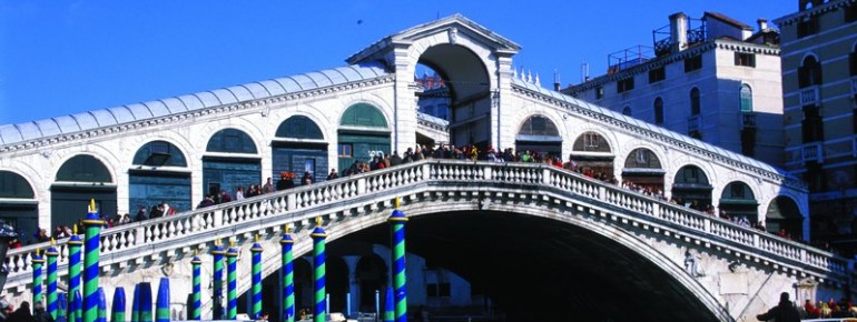 Die Rialto-Brücke in Venedig