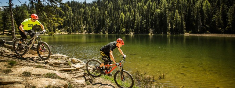 Viele Trails führen durch malerische Landschaften.
